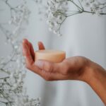CREMA SOLIDA MANI E CORPO Nutriente con Burro di Karité, Olio di Jojoba e Canapa - immagine 3