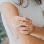 CREMA SOLIDA MANI E CORPO Nutriente con Burro di Karité, Olio di Jojoba e Canapa - immagine 4